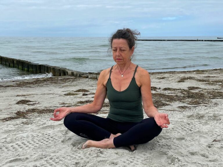 Holiday Yoga - Elke Biehl Yogateacher