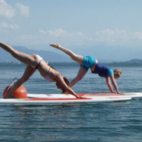 Yoga-Reise-Bodensee-Mit-etwas-Uebung-auf-dem-SUP-Brett